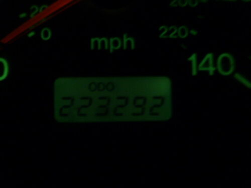 S1674 OEM WARRANTY MAZDA PROTEGE INSTRUMENT CLUSTER SPEEDOMETER 223,292